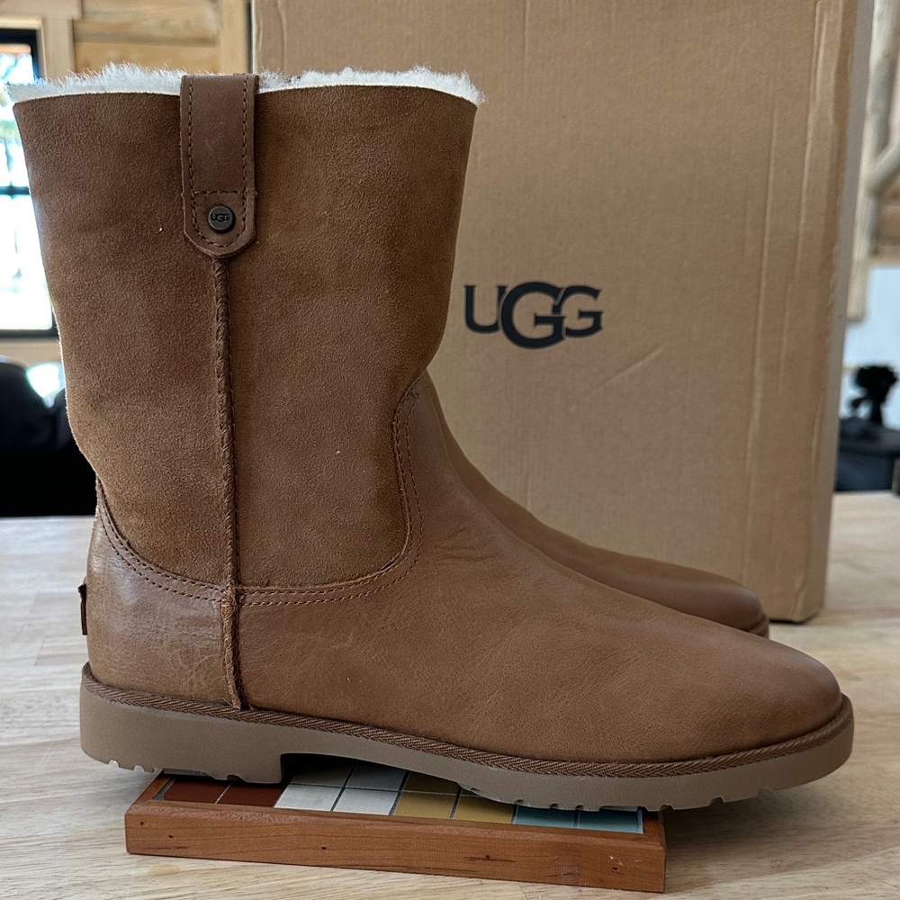 UGG Romely Short Leather Boots